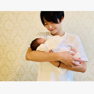 小池徹平インスタで子供とツーショット公開 嫁 永夏子との馴れ初めや共演作は サロン222 ナビ